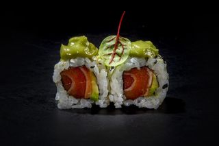 Uramaki salmone avocado - 4 pezzi
