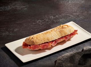 Bocadillo Rústico de Jamón 5 Estrella Premium Cortado a Mano