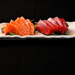 sashimi variat: salmó (5 uds.) i tonyina (5 uds.)