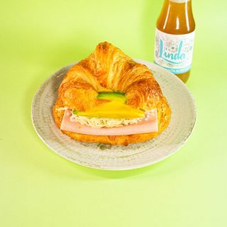 CROISSANT SALADO & BEBIDA