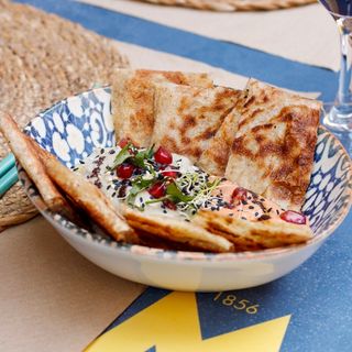 HUMMUS AMB PA ÀRAB FET A MÀ