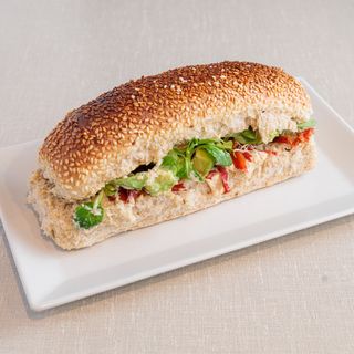 Avokado tahini sendvič