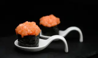 602. Gunkan spicy salmon