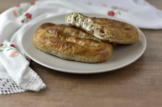 Heljdopita sa pančetom i sirom