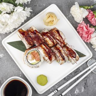 Великий рол з лососем, вугром та креветкою