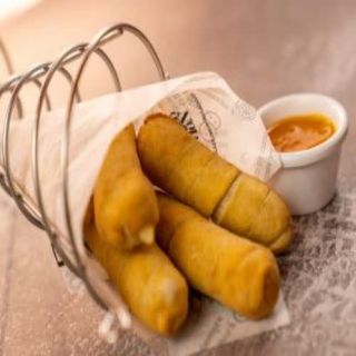 TEQUEÑOS CON SALSA DE MARACUYA PICANTE