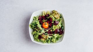 Iceberg salata sa zelenom jabukom 