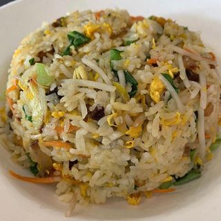 Riso saltato con maiale e verdure 