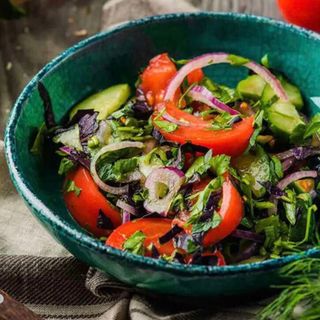 კიტრი-პომიდვრის სალათი კახური ზეთით