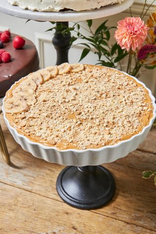 Tarta de dulce con plátano y galleta