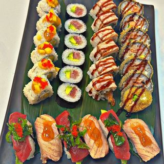 Combo Sushimore 20pzs mas 6 Gyozas Pollo Fritas