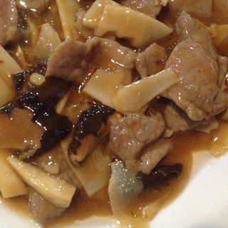 107. Manzo bambù e funghi