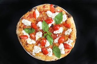 Pizza Margherita con Burrata
