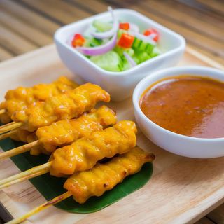 Pincho De Pollo Con Salsa Satay