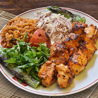 Szaszłyk z kurczaka talerz