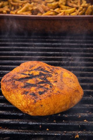 Домашна питка с билки на скара