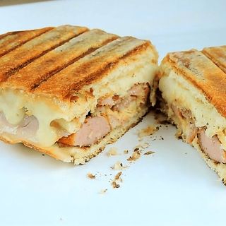 Cachorro Grelhado c/ Acompanhamento