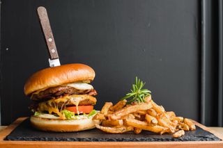 Двоен чийзбургер (450г)