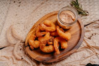 Cozi de creveți tigru pane cu sos Aioli-Kimch