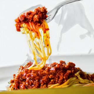 Espaguete à Bolonhesa (serve 2 pessoas)