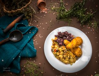 Cus cus cu legume si ciuperci hribi, snitele din piept de pui si varza calita