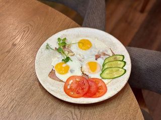 Яєчня з беконом (200g)