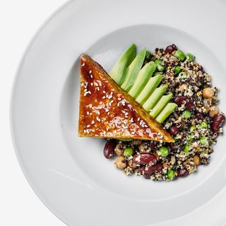 Салат Авокадо кон Тофу 