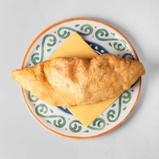 Pizza fritta al salame