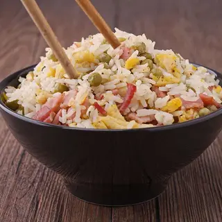 Arroz frito con jamón york