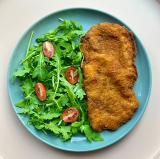 Шніцель з свіжим салатом, 220 г