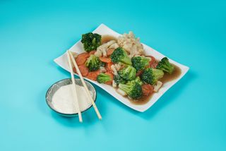 Karfiol, brokoli i šargarepa u belom sosu