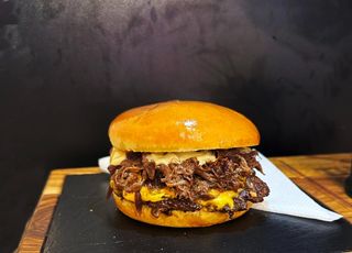 NOVO: G.O.A.T. PAPI Season Burger