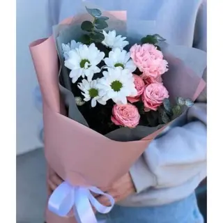ვარდი და ჰოლანდიური ქრიზანთემა