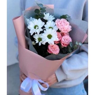 ვარდი და ჰოლანდიური ქრიზანთემა