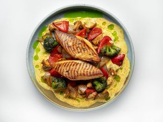 Філе окуня з овочами та лимонним соусом