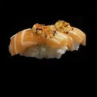 410. Nigiri De Salmón Picante (2 Uds.)