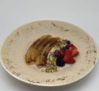 Caramelized banana & pistachio porridge GF (V)