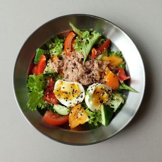 Салат з тунцем