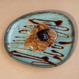 7. Mousse De Pato Con Manzana Caramelizada Y Jalea De Frambuesa