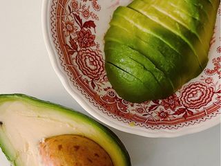 Pół awokado z chili i solą