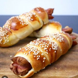 Rollo con würstel