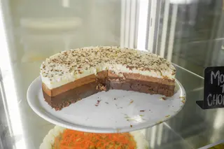 Tarta mousse tres chocolates