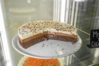 Tarta mousse tres chocolates