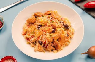 Orez mexican cu pui 380 gr.