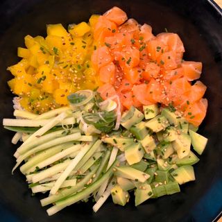 Maxi Donburi de Salmón