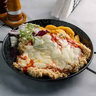 Șnițel Parmigiana cu cartofi wedges