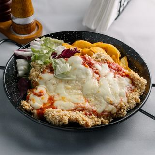 Șnițel Parmigiana cu cartofi wedges