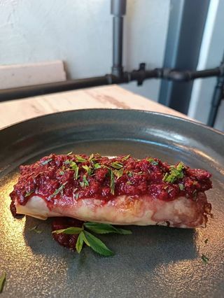 Cheesecake rolnica sa ljutim šumskim voćem