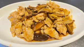 213 Pollo con funghi e bambù