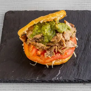 AREPA CON PERNIL